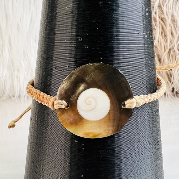 Jewelry - Bohemian surfer chic, shell accent, adjustable bracelet